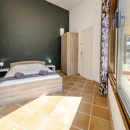 فيلة Sant Eloi Sleeps 12 Pool Wifi يوريت دي مار